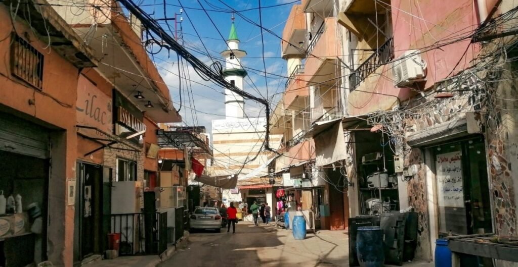 الجيش اللبناني يبدأ تسلّم أسلحة “فتح الٳنتفاضة” في مخيم البداوي!