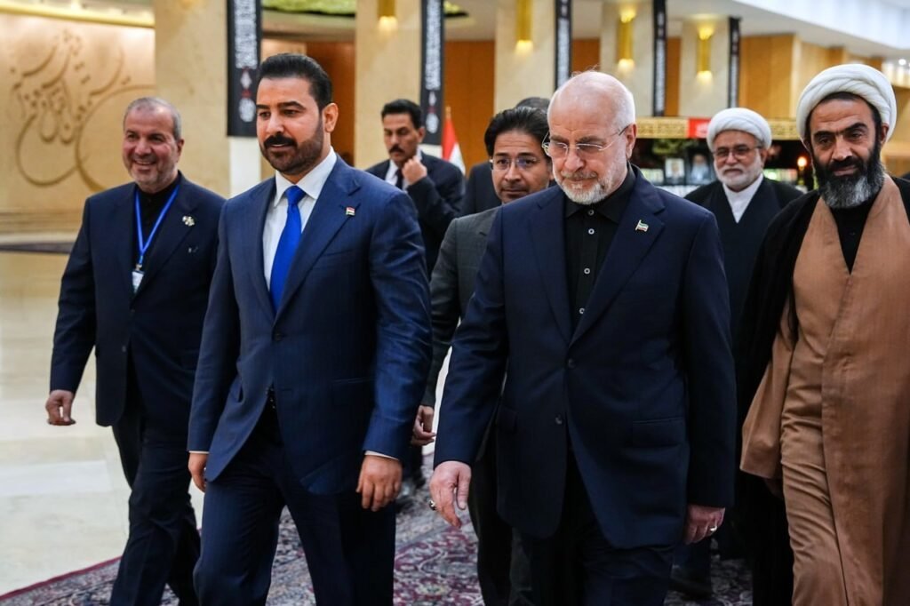 الزيدي في طهران.. هل ينجح في نزع فتيل الانفجار بين واشنطن وطهران؟