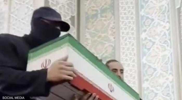 لغز “المقنّع الأسود” في جنازة خامنئي يتكشف..