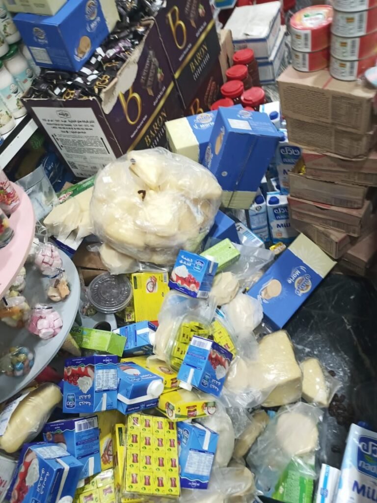 كشف فضيحة غذائية كبرى في صيدا: ضبط كميات ضخمة من الأغذية الفاسدة والمزوّرة وإغلاق المستودعات فوراً!