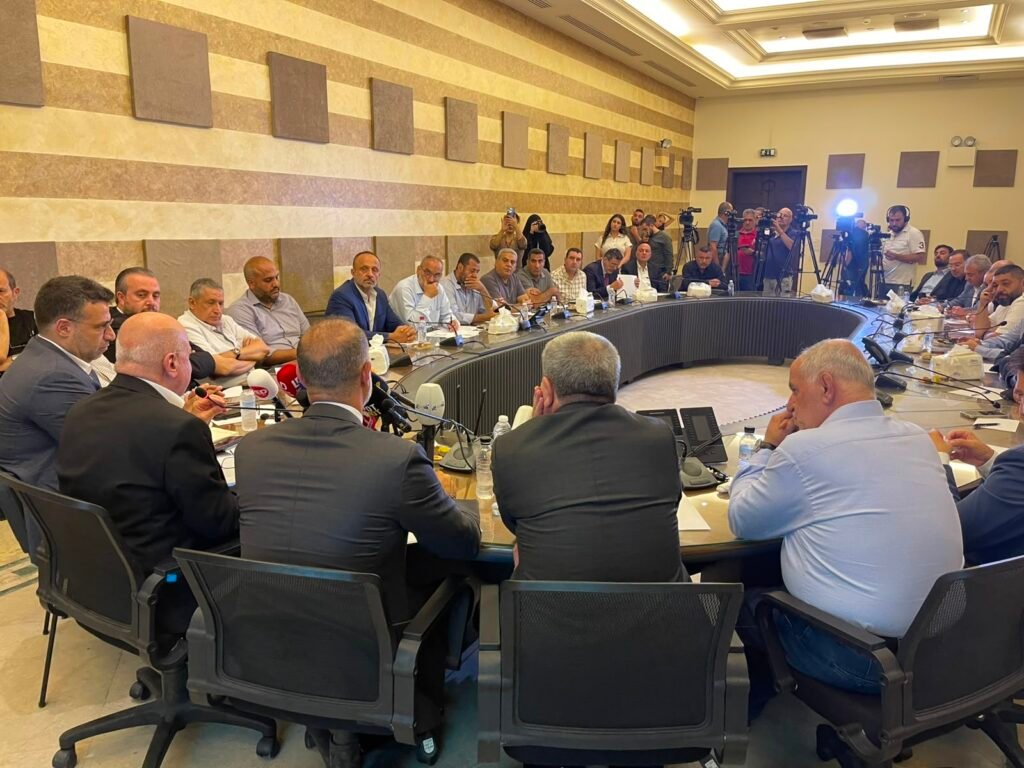 لقاء بلدي موسع مع وزير الأشغال ورئيس مجلس الجنوب لبحث ملفات الطرقات والإعمار بدعوة من حركة أمل وحزب الله