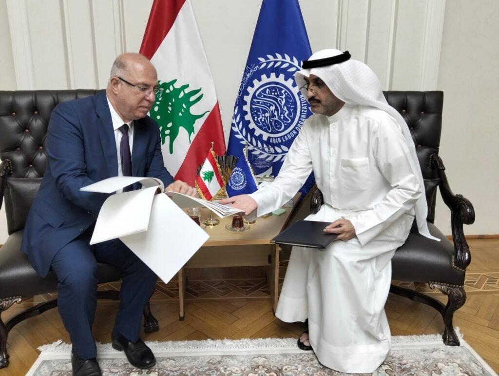 وزير العمل الدكتور محمد حيدر يلتقي المدير العام لمنظمة العمل العربية في القاهرة ويبحث تعزيز التعاون ودعم لبنان