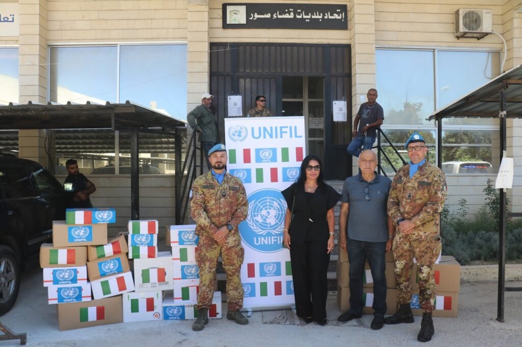 بلدية صور تتسلم هبة غذائية لدعم المرأة من قائد قوات “اليونيفيل” الجنرال ديوداتو أبانيارا