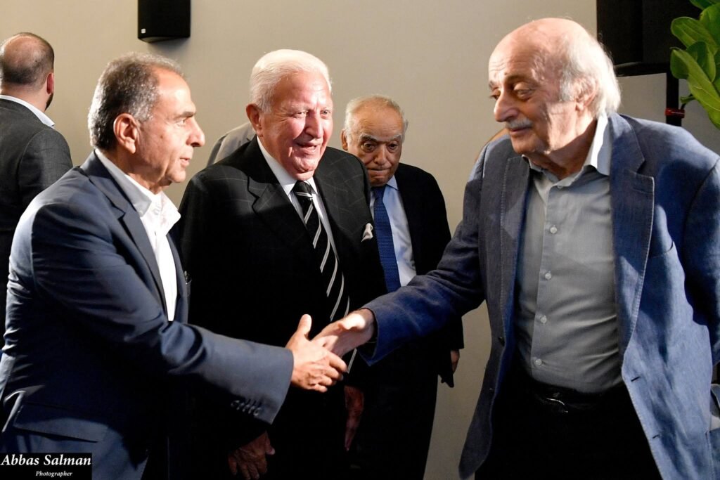 “قدر في هذا المشرق”.. جنبلاط يوثق 50 عاماً من الأسرار والكواليس السياسية ويختمها عند “اتفاق الطائف”
