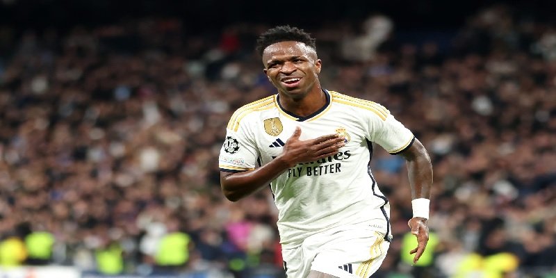 فينيسيوس جونيور أمام ساعات حاسمة.. هل يرحل عن ريال مدريد؟