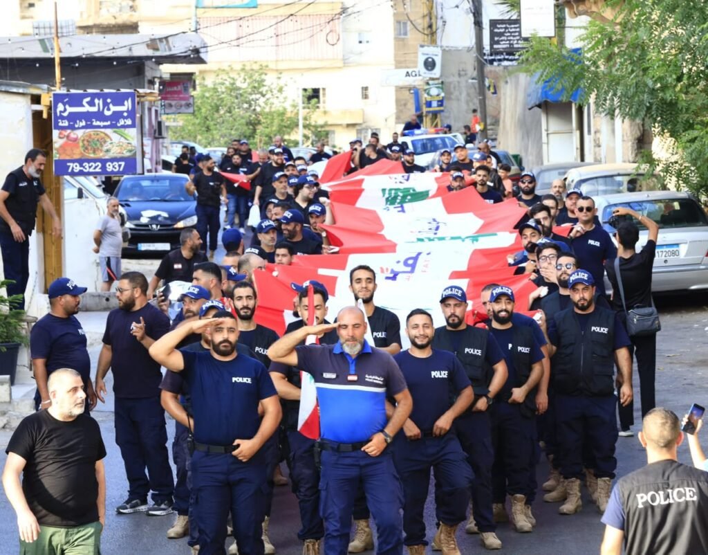 بلدية مدينة الشويفات تحيي عيد الجيش بمسيرة وطنية ورفع علم لبناني بطول 60 متراً