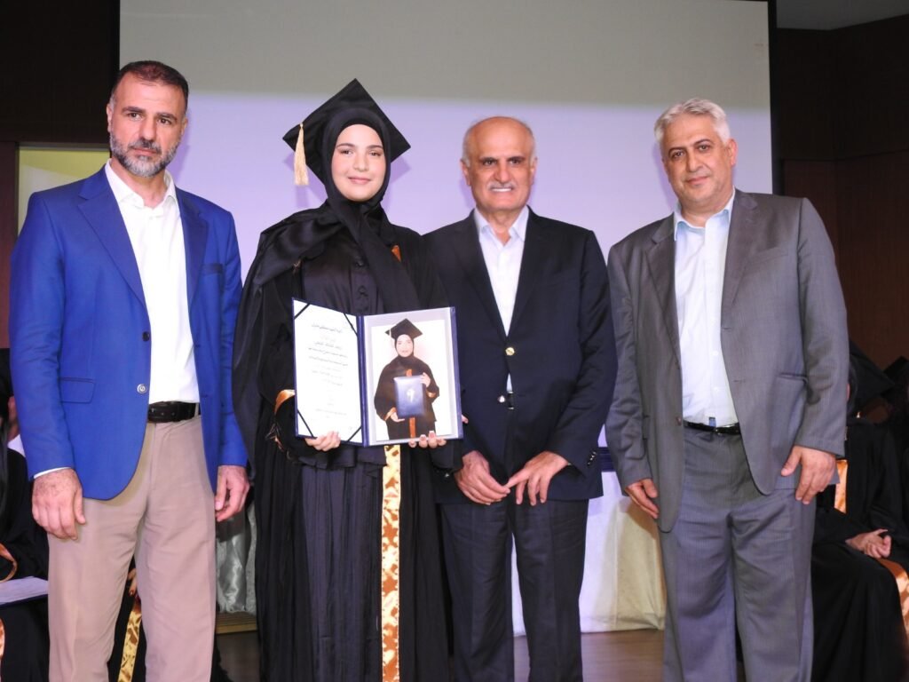 ثانوية الشهيد مصطفى شمران تخرج طلابها الناجحين دفعة ” صمود وأمل ” برعاية النائب علي حسن خليل