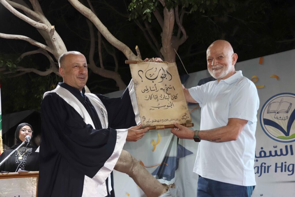 غسان سركيس يرعى تخرّج “فوج الفكر والإبداع ” في “ثانوية السفير”: تعلّمت منكم حب الوطن والتمسك بالأرض