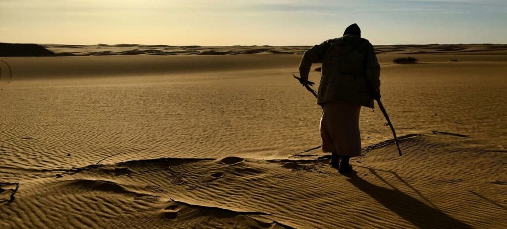 مأساة في قلب الصحراء… 19 رجلًا يفقدون حياتهم عطشًا خلال رحلة نحو إيران