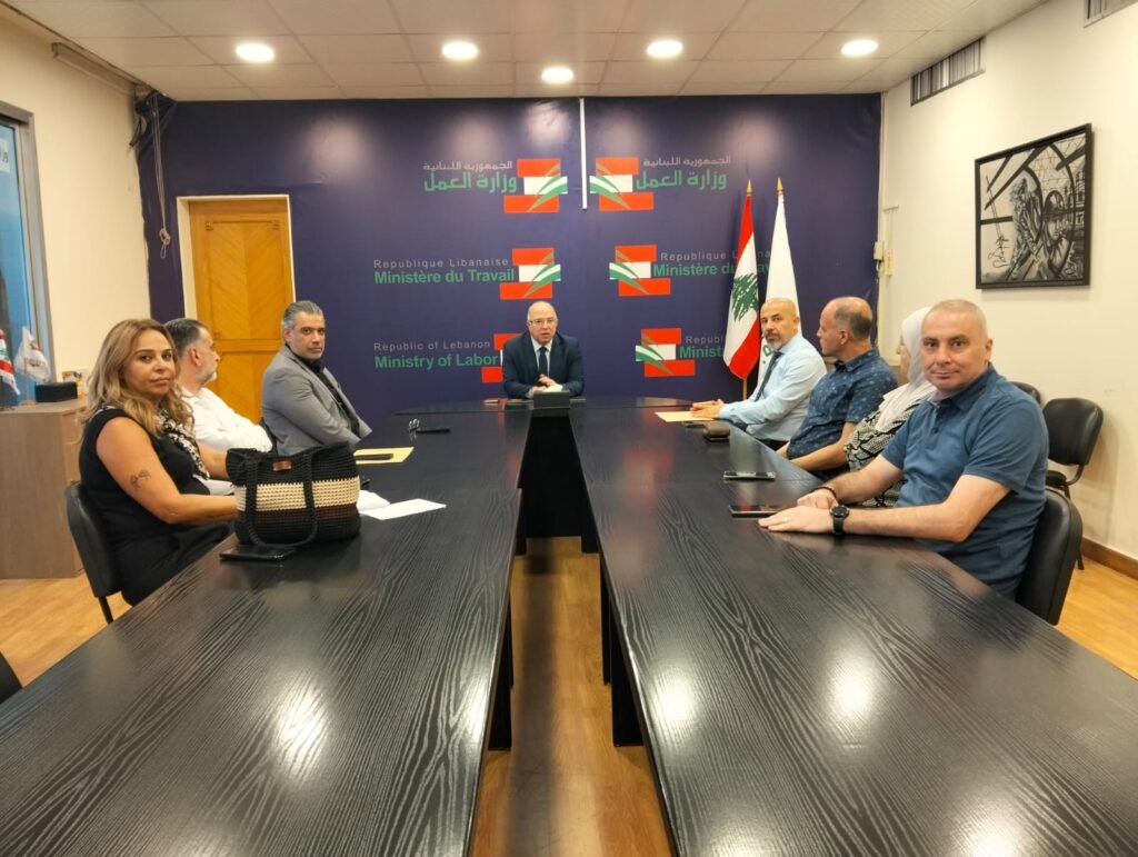 وزير العمل يستقبل وفداً من رابطة موظفي الإدارة العامة
