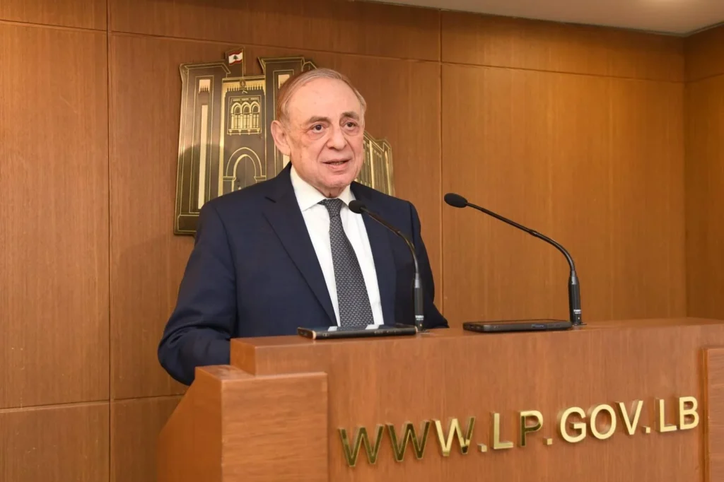 تسمم في بيروت… هذا ماطالب به البستاني