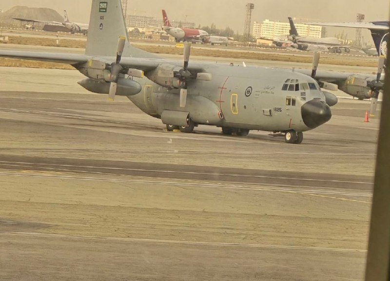 بالصورة | طائرة نقل سعودية من طراز «هيركوليز» في مطار مهرآباد بالتزامن مع اجتماع طهران